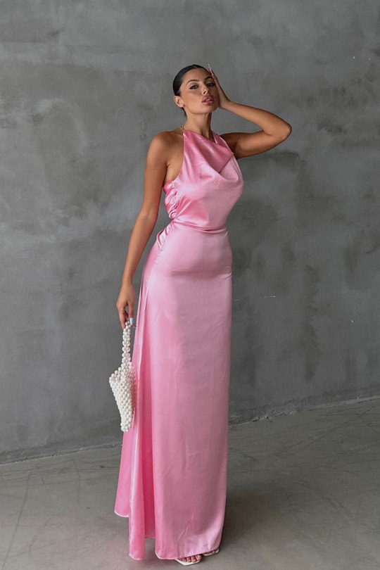 Zincir Sırt Dekolteli Saten Elbise Pembe
