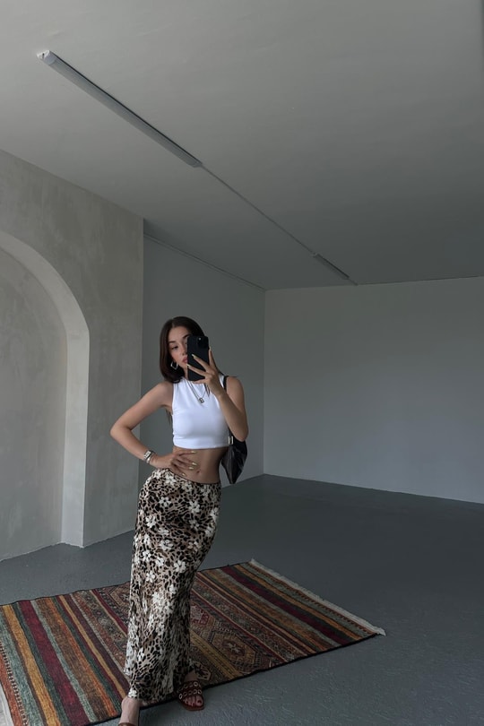 Çiçek Desen Saten Etek Bej