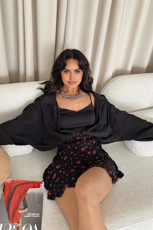 Rose Desenli Etek Siyah