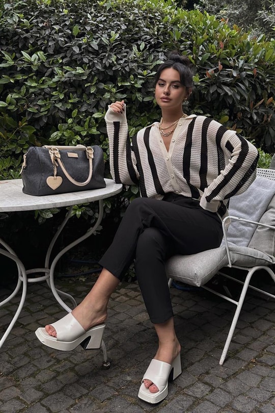 Çizgili Triko Delikli Hırka Ekru