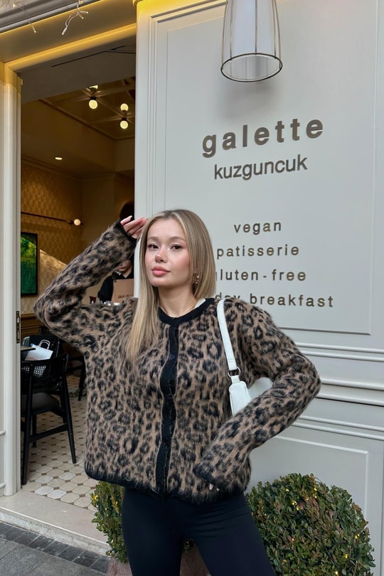 Düğmeli Yün Leopar Hırka Kahve