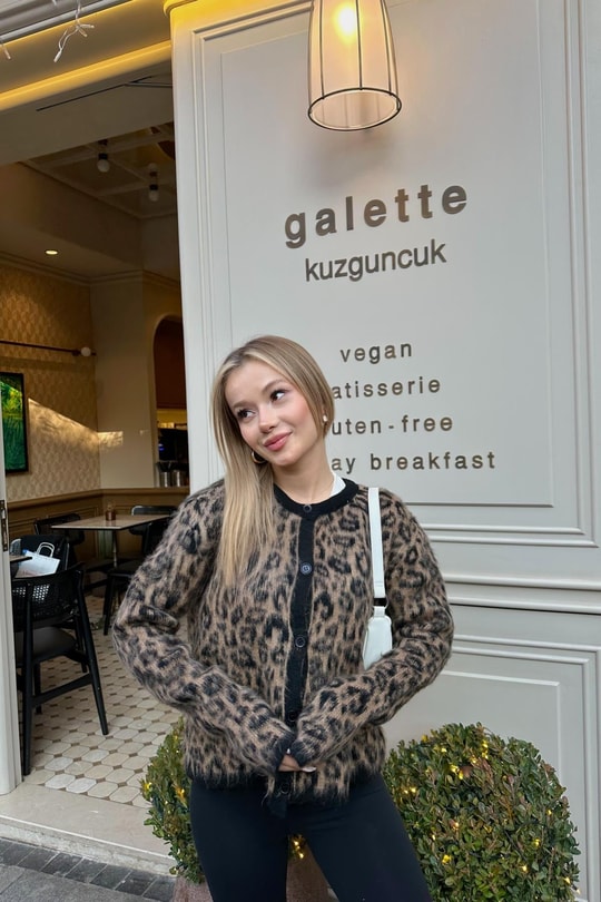 Düğmeli Yün Leopar Hırka Kahve