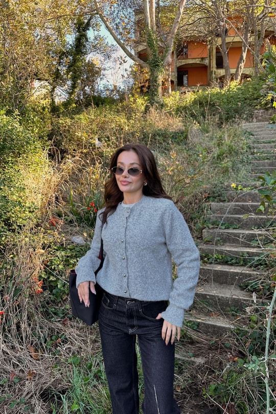 Gümüş Düğmeli Hırka Gri
