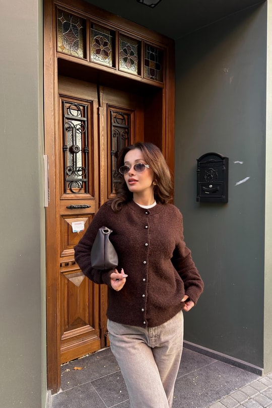 Gümüş Düğmeli Hırka Kahve