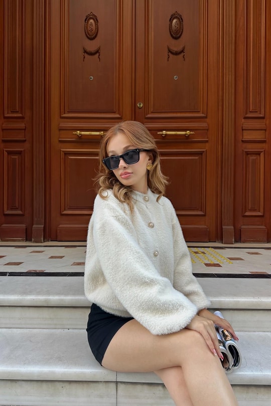 İnci Düğmeli Yumoş Hırka Taş
