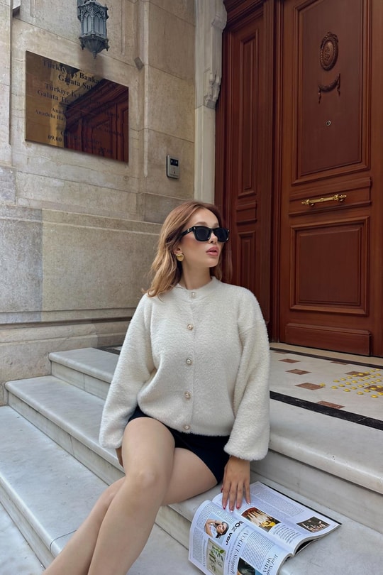 İnci Düğmeli Yumoş Hırka Taş