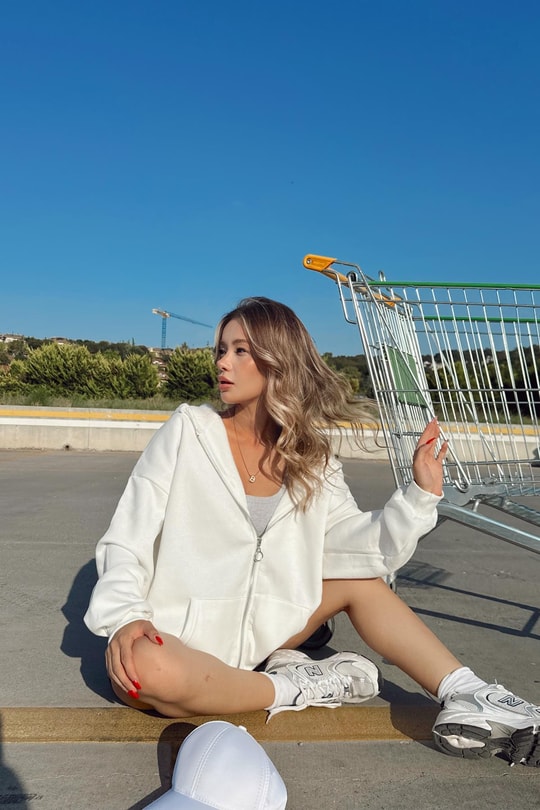 Kanguru Cep Kapüşonlu Hırka Beyaz