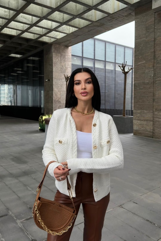 Saç Örgülü Süs Düğmeli Hırka Krem