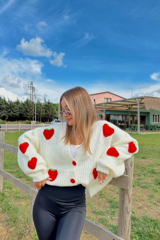 Strawberry Hırka Krem