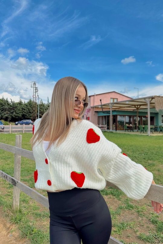 Strawberry Hırka Krem