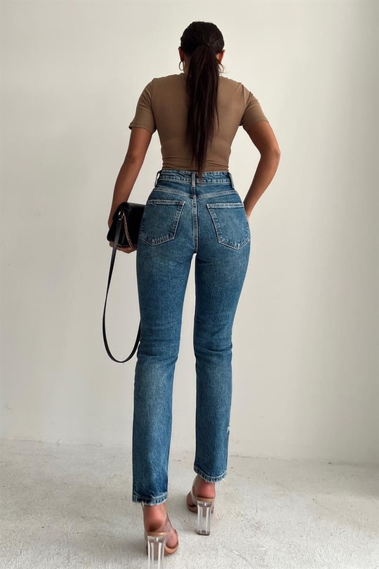 Distressed Mom Jean Mavi
