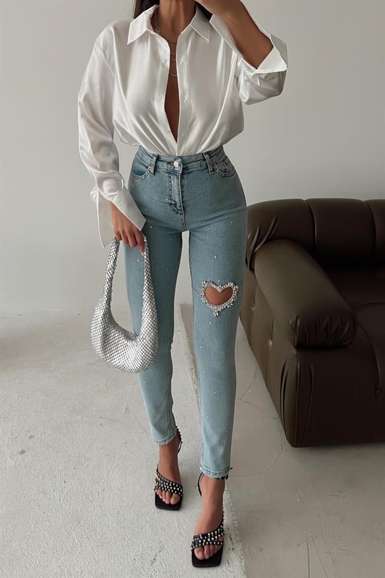 Kalp Taşlı Mom Fit Jean Buz Mavi