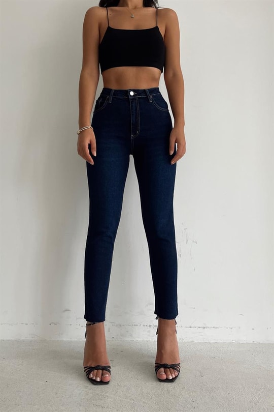 Kesik Paça Boyfit Jean Koyu Mavi