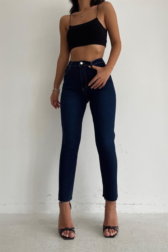 Kesik Paça Boyfit Jean Koyu Mavi
