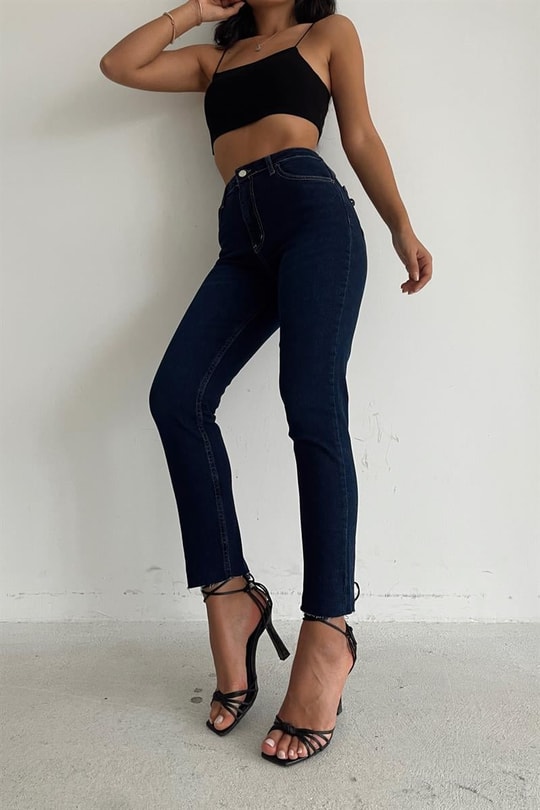 Kesik Paça Boyfit Jean Koyu Mavi