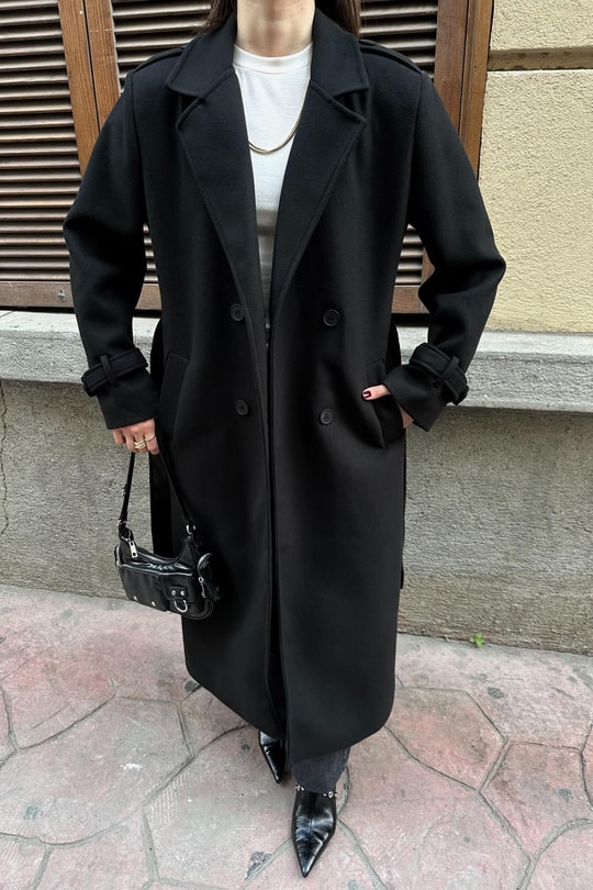Çizgi Astar Kemerli Kaban Siyah