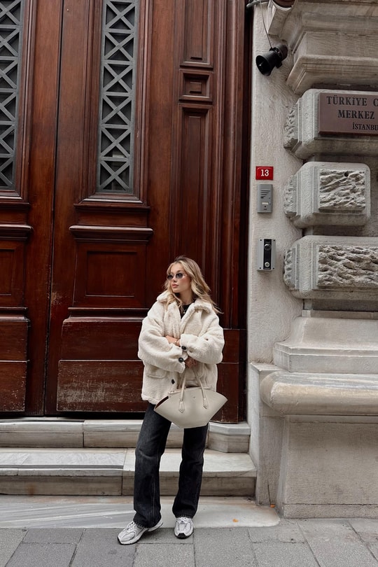 Oversize Düğmeli Peluş Mont Ekru
