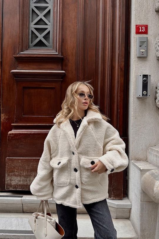 Oversize Düğmeli Peluş Mont Ekru
