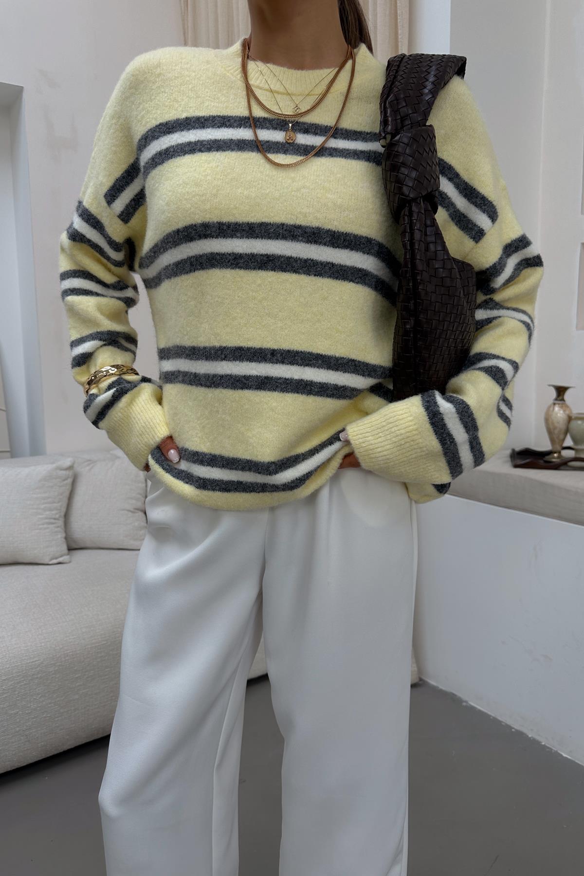 Çizgili Oversize Triko Kazak Sarı