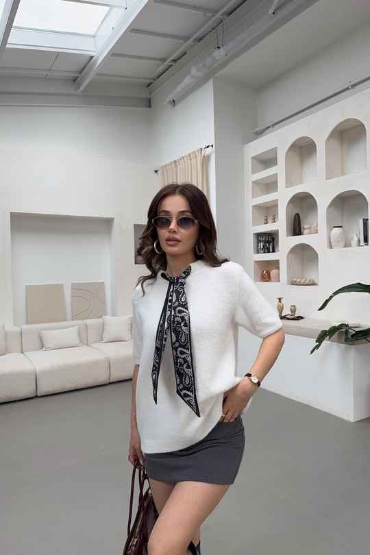 Fular Yaka Kısa Kol Kazak Beyaz