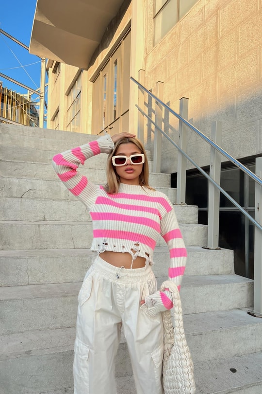 Yırtık detaylı Line Crop Kazak Pembe
