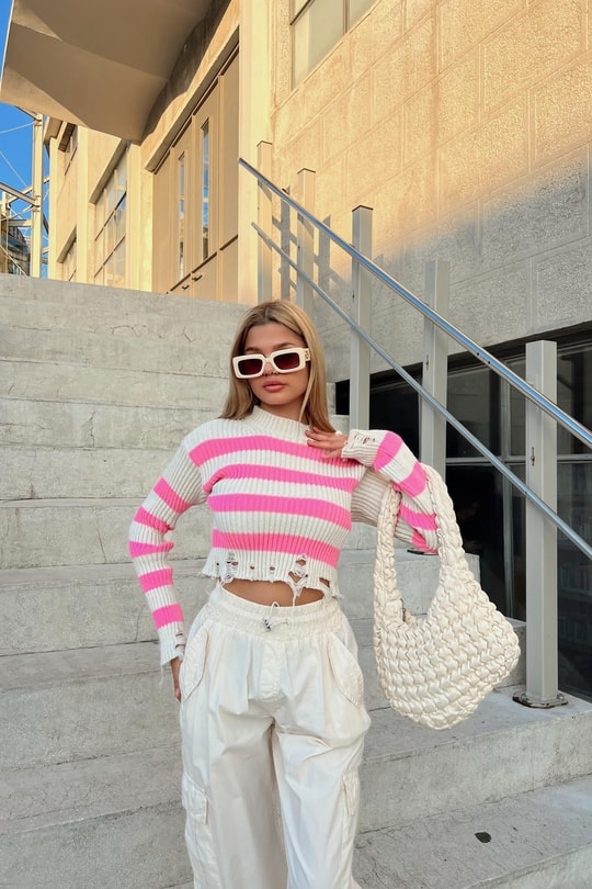 Yırtık detaylı Line Crop Kazak Pembe