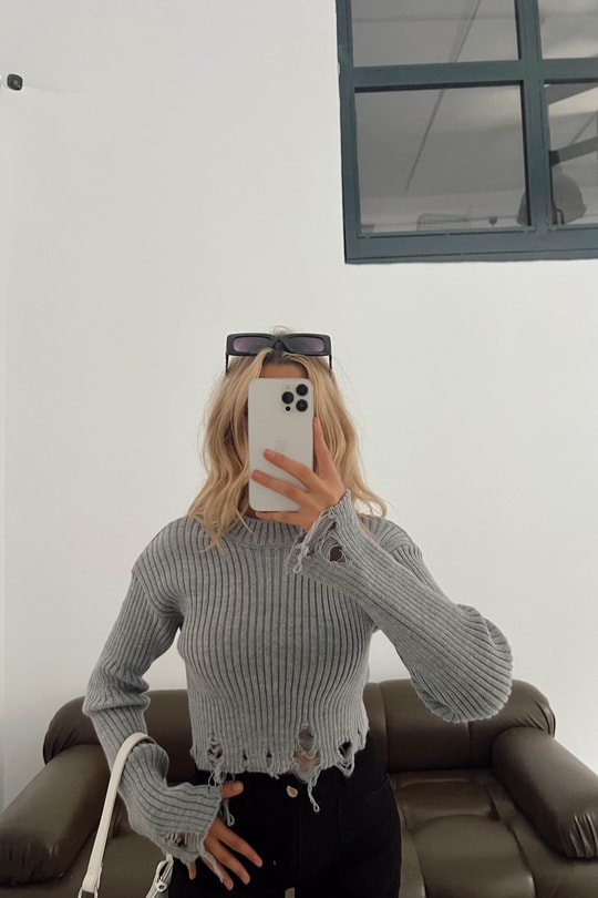 Yırtık Detaylı Triko Crop Kazak Gri