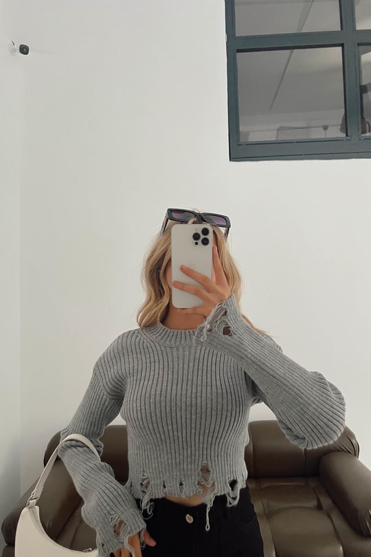 Yırtık Detaylı Triko Crop Kazak Gri