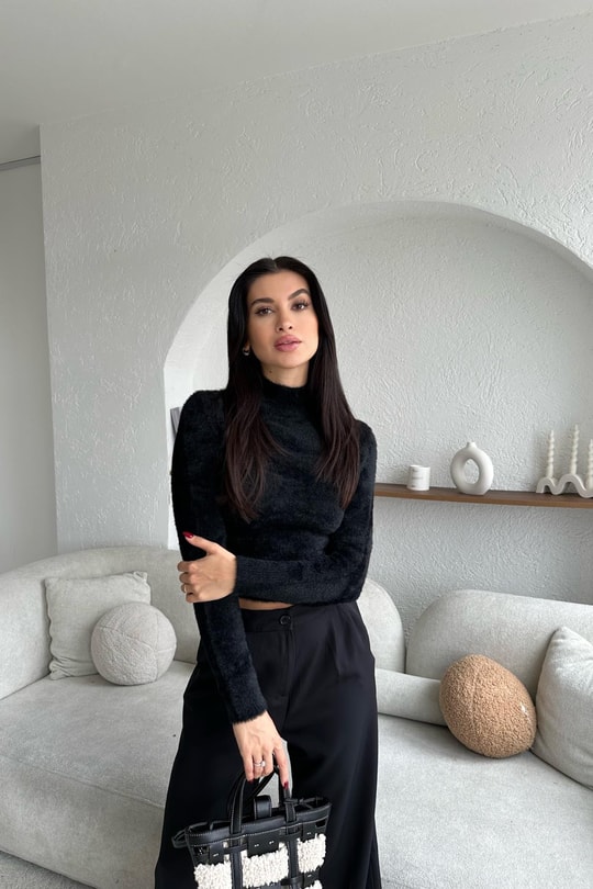 Yumoş Dik Yaka Kazak Siyah
