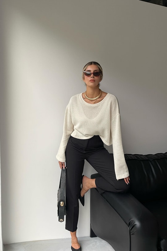 Yuvarlak Yaka Triko Crop Kazak Krem