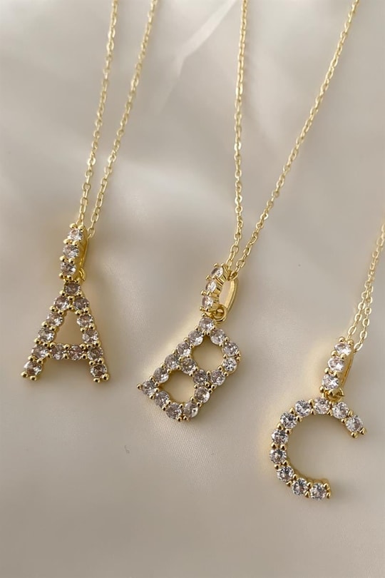 C Harfli Taşlı Kolye Gold