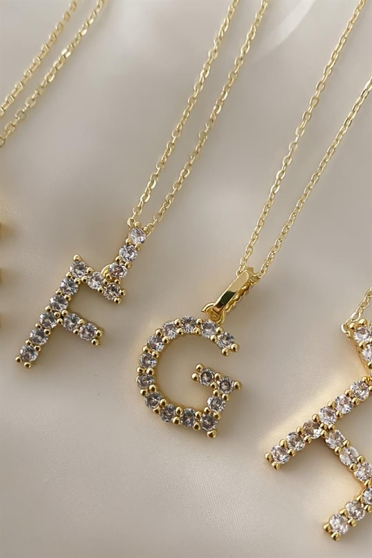 G Harfli Taşlı Kolye Gold