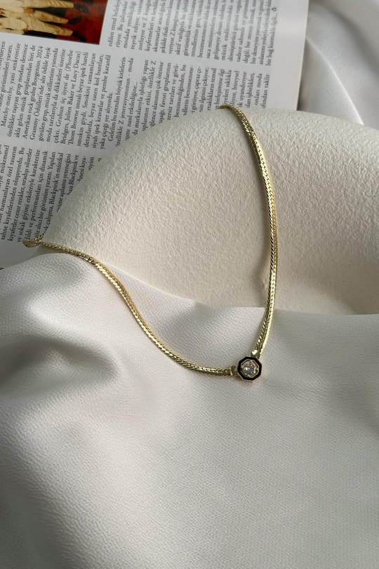 Siyah Taşlı Zincir Kolye Gold
