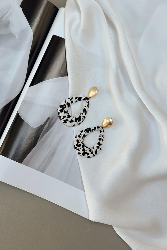 Gold Taşlı Tül Küpe Siyah-Beyaz