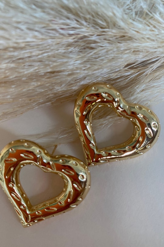 Kabartmalı Kalp Küpe Gold