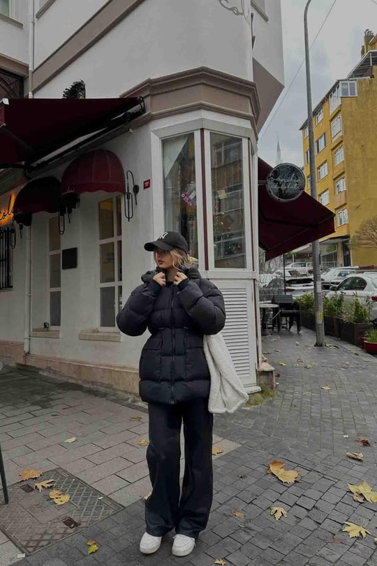 Büzgü Detay Puffer Mont Siyah