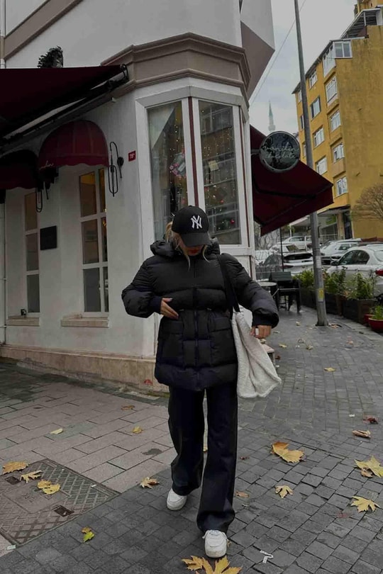 Büzgü Detay Puffer Mont Siyah