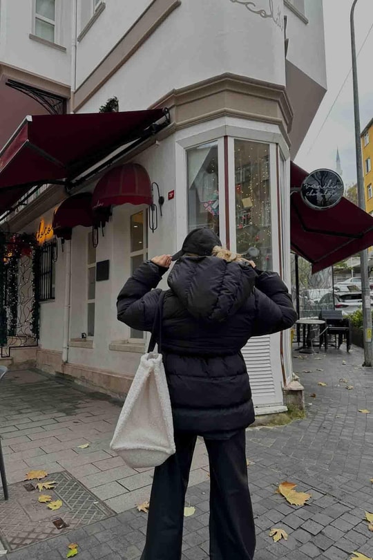 Büzgü Detay Puffer Mont Siyah