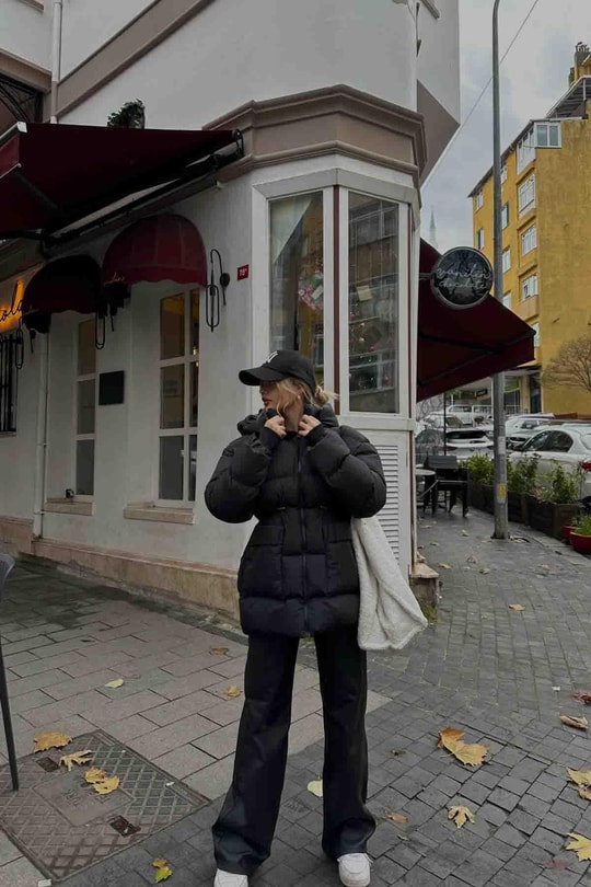 Büzgü Detay Puffer Mont Siyah
