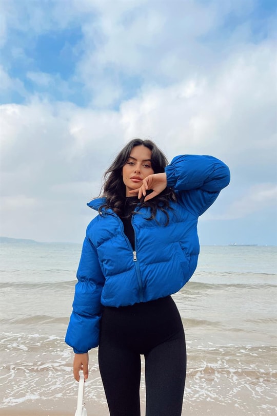 Crop Bomber Mont Saks Mavisi