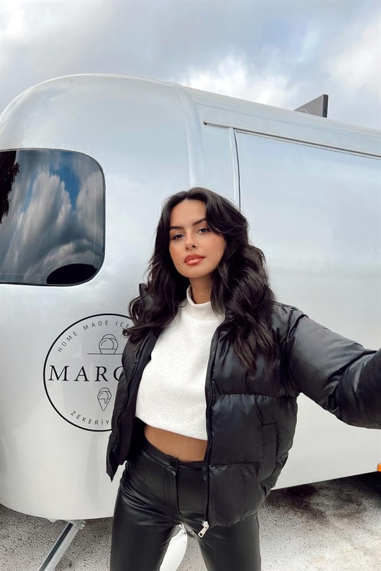 Crop Bomber Mont Siyah