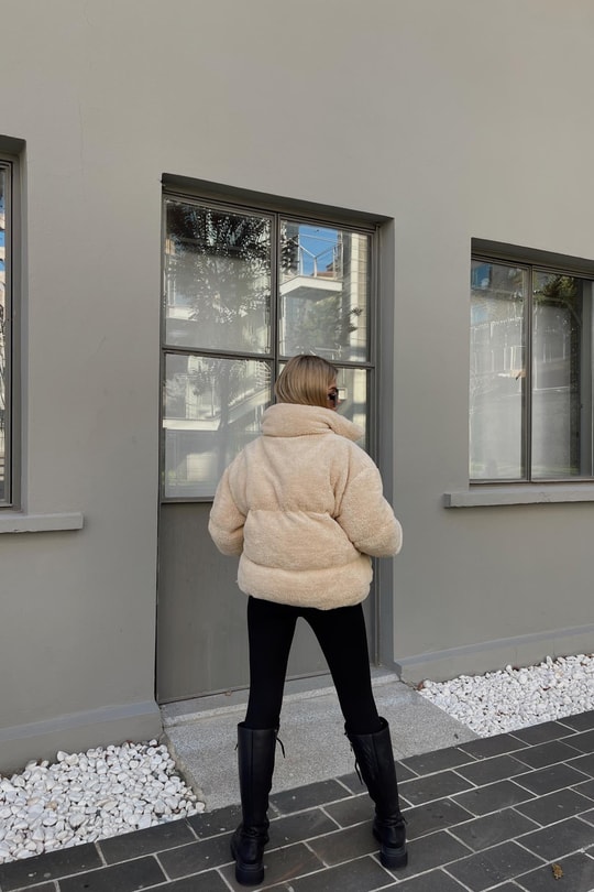 Kuzu Peluş Fermuarlı Mont Bej