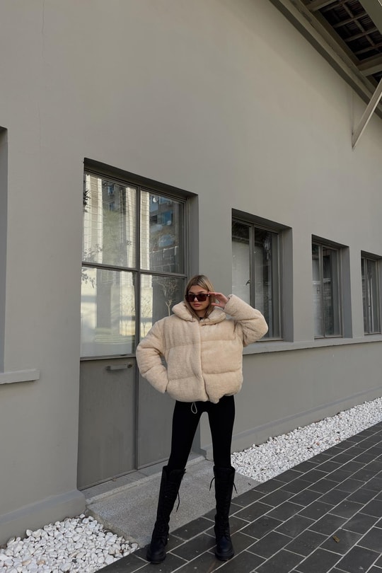 Kuzu Peluş Fermuarlı Mont Bej
