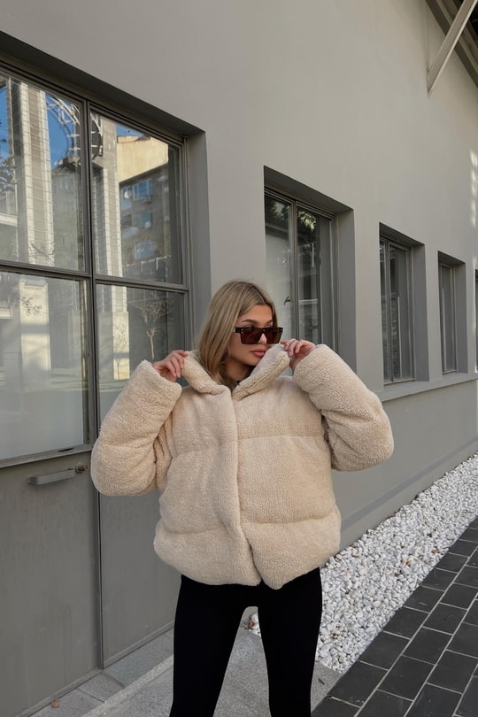 Kuzu Peluş Fermuarlı Mont Bej