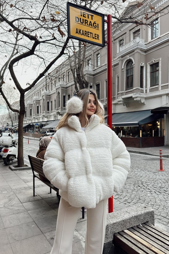 Kuzu Peluş Fermuarlı Mont Krem