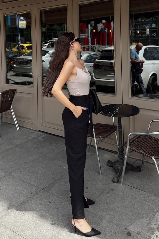 Paça Yırtmaçlı Kumaş Pantolon Siyah