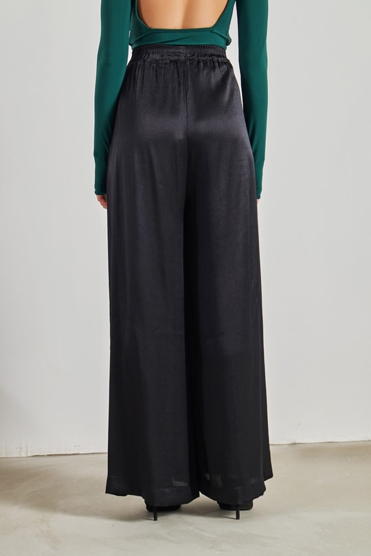 Paça Yırtmaçlı Pantolon Siyah