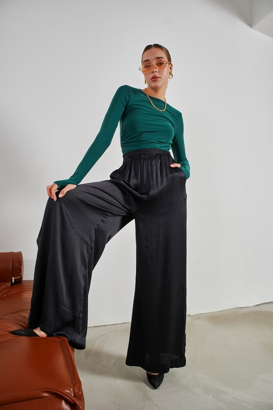 Paça Yırtmaçlı Pantolon Siyah