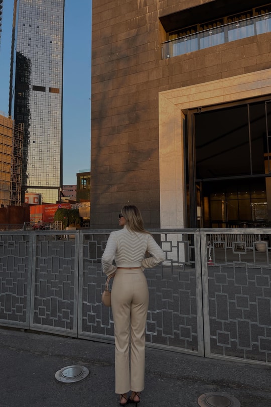 Paçası Yırtmaçlı Premium Deri Pantolon Taş