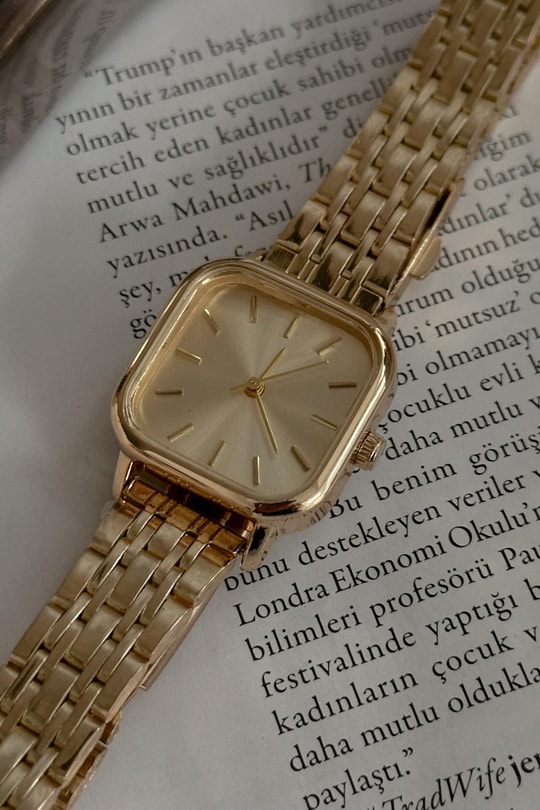Retro Kadın Kol Saati Gold